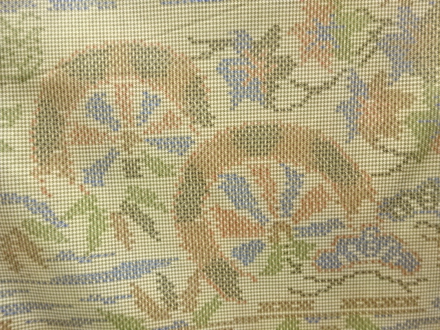 アンティーク　源氏車に草花模様織り出し本場大島紬着物